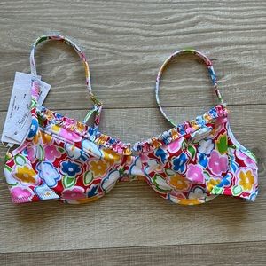 ‘NELLO’ Ruffles up top